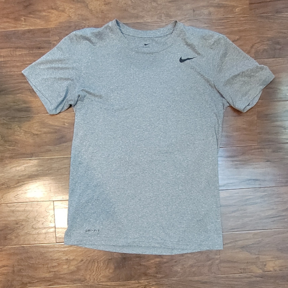 Nike Dri Fit Men's Grey T-Shirt Size Small